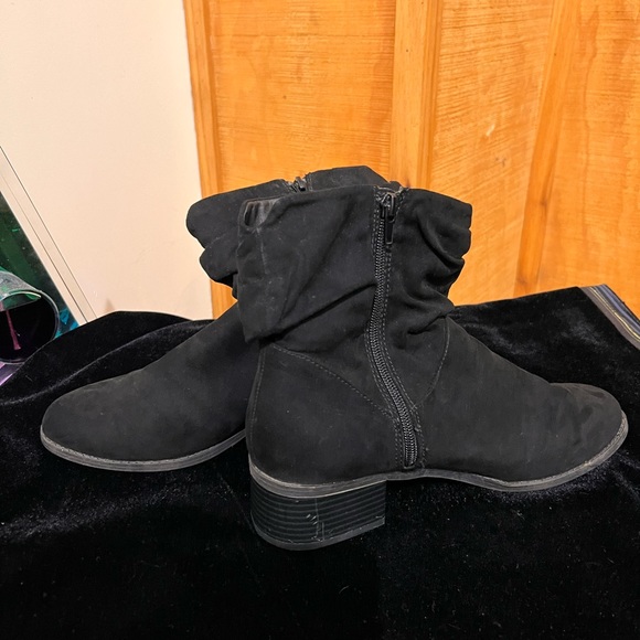 New Directions ‘Cassie’ Black Slouch Booties, Size 10 - Picture 7 of 10